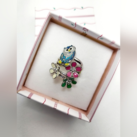 🕳️ Three Flower Ring - With Owl - Picture 2 of 14